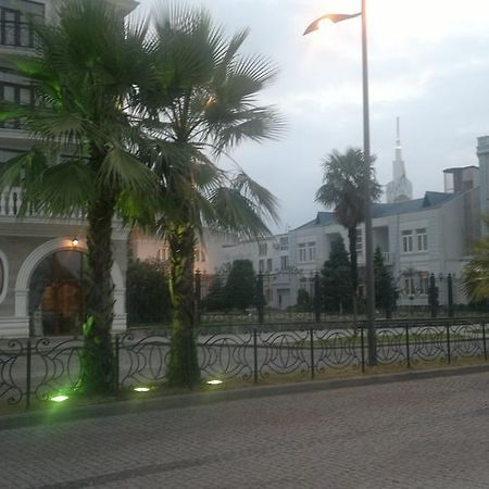 Nini'S Apartments Batumi Luaran gambar